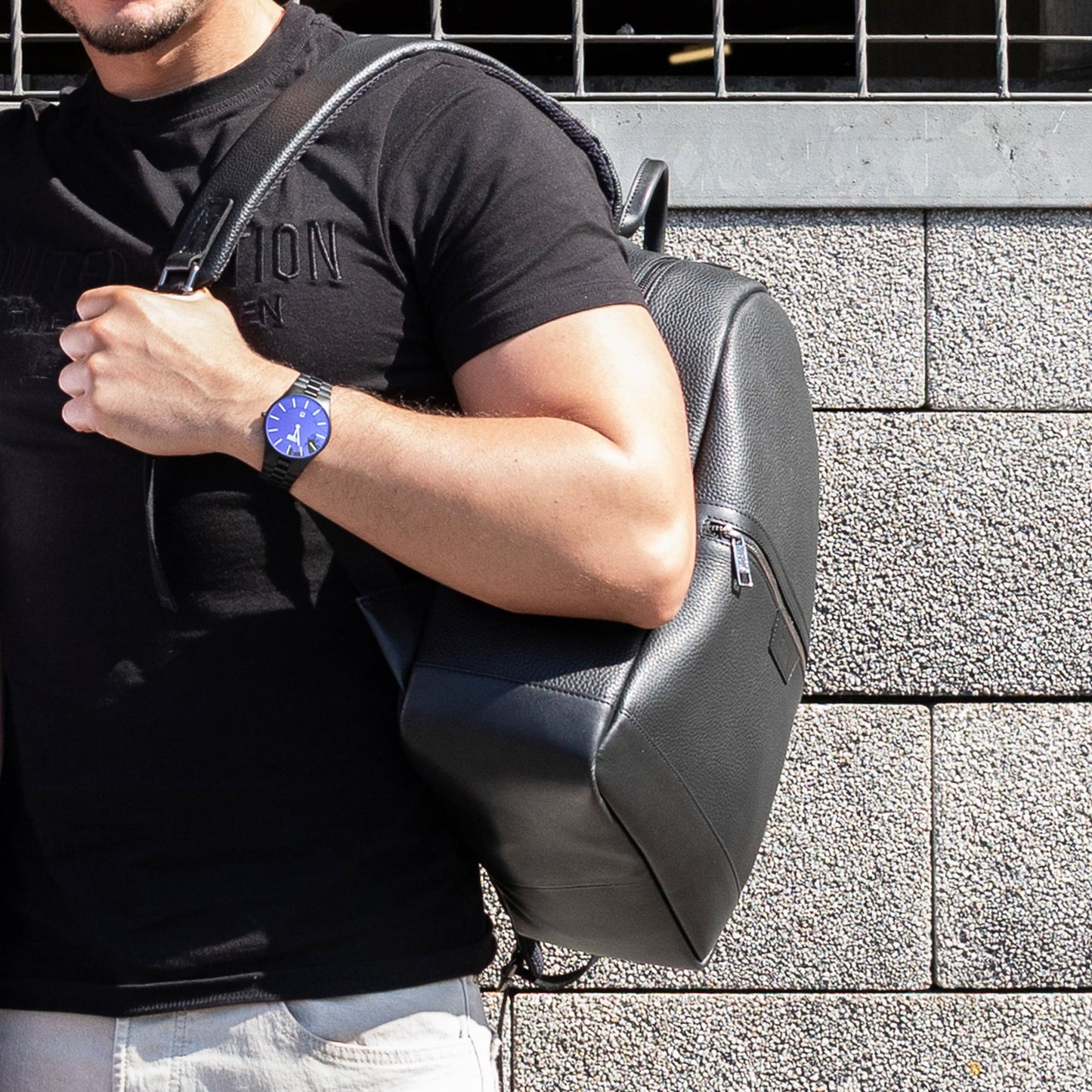 STORM_CARES_LEATHER_BACKPACK_BLACK_EXTRA_2