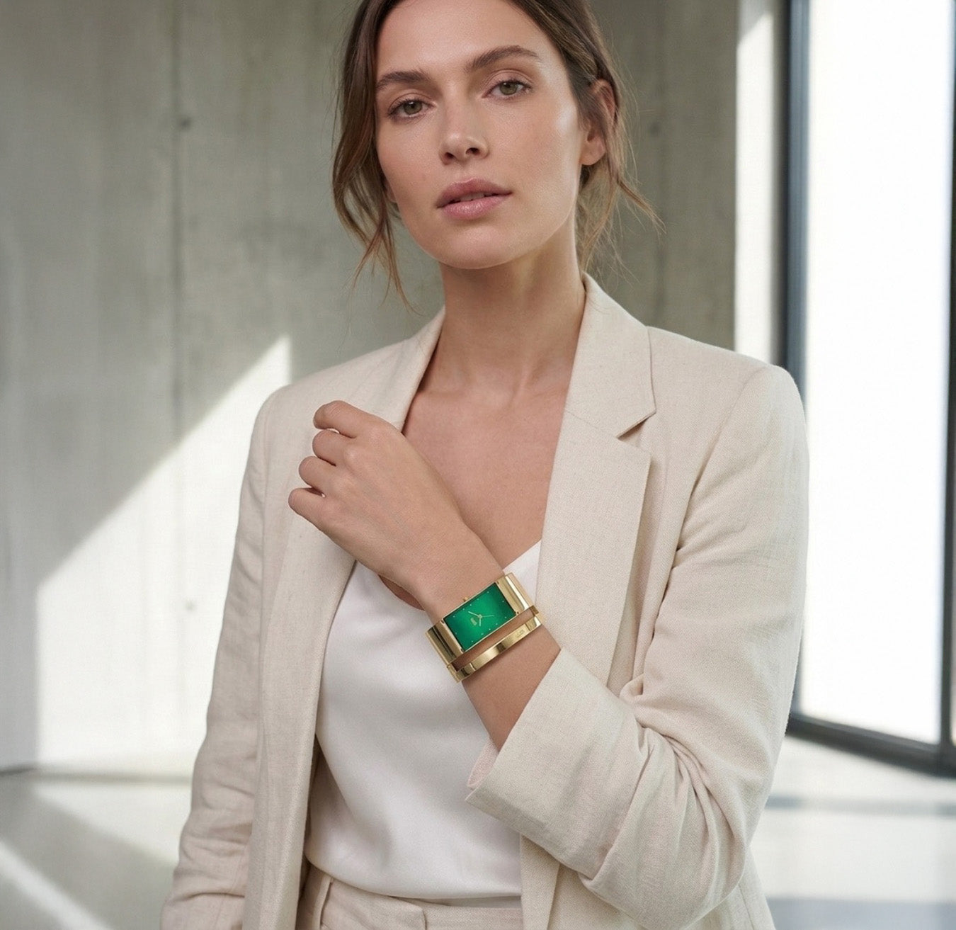 ALVARA GOLD GREEN WRIST