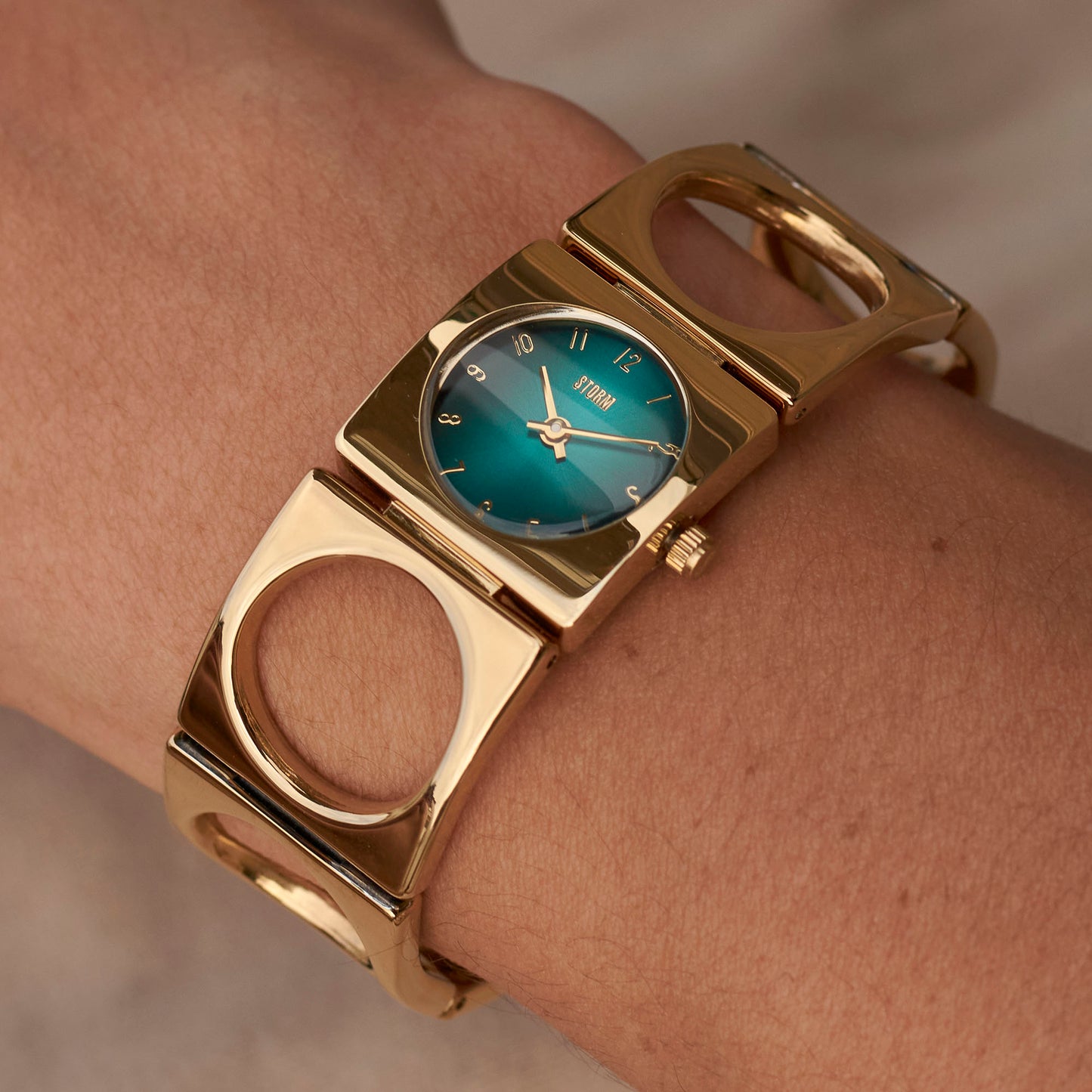 GROOVY V2 GOLD TEAL WRIST 2
