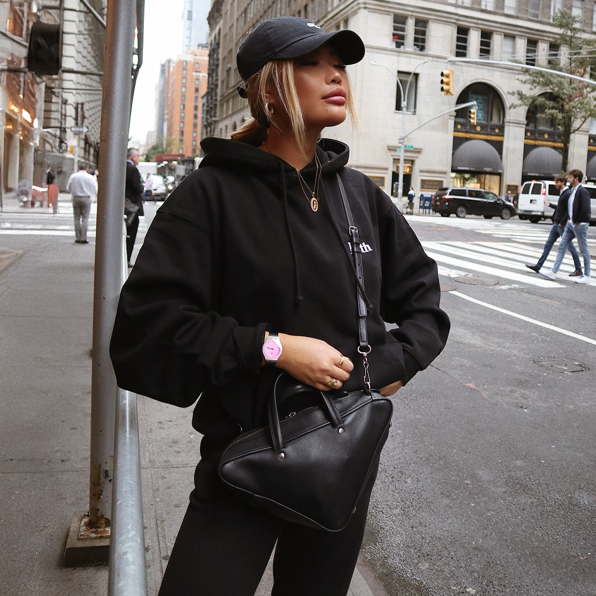 MINI ACTIVON V2 LAZER PINK LIFESTYLE