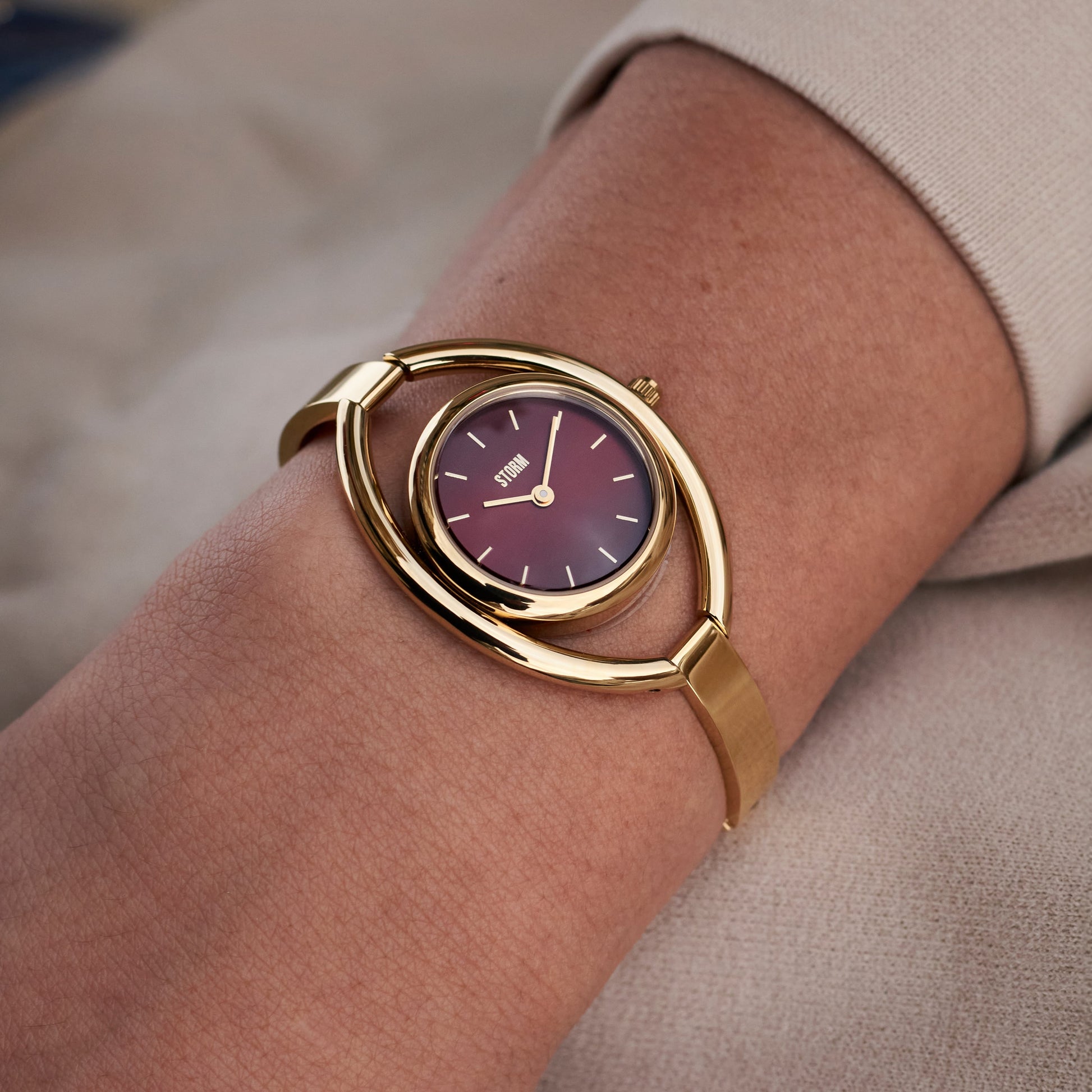 ORLENA GOLD RED WRIST VIEW