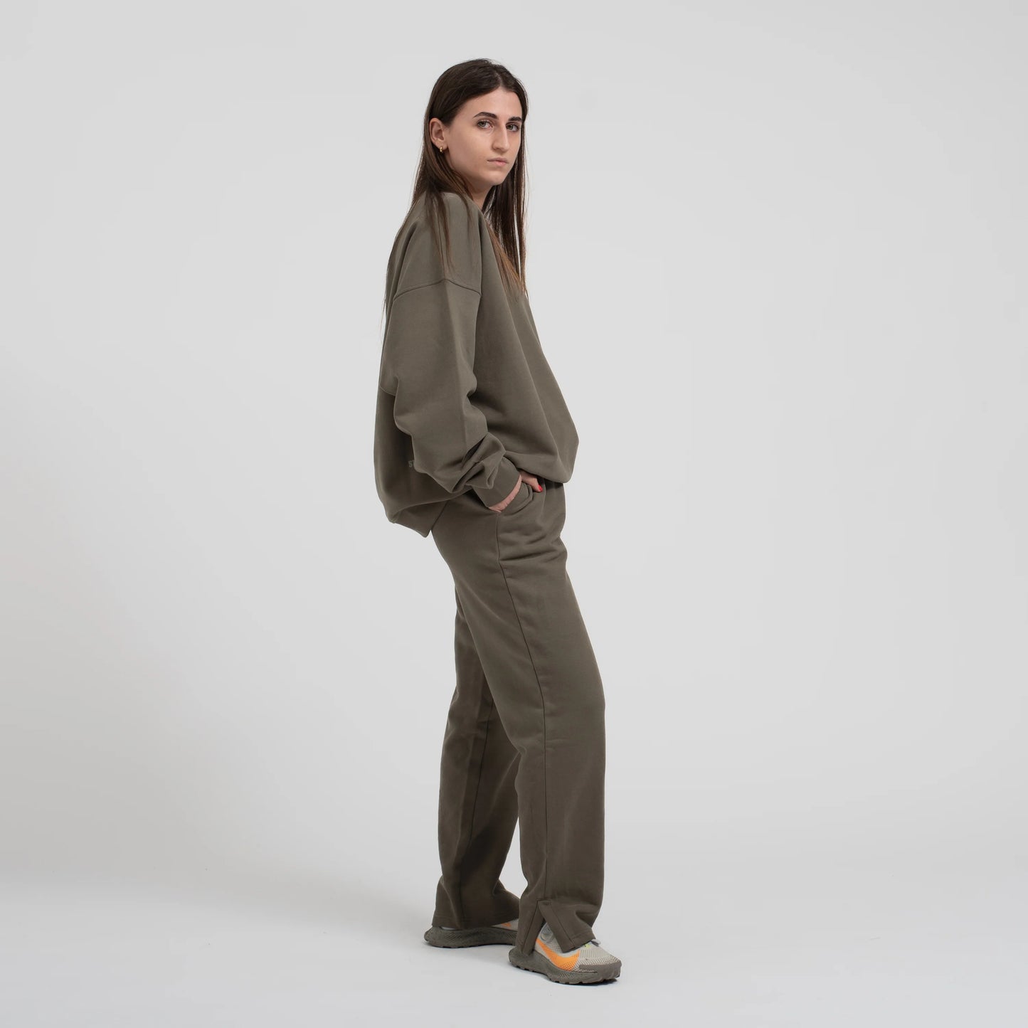 ESSENTIAL SWEATSHIRT OLIVE