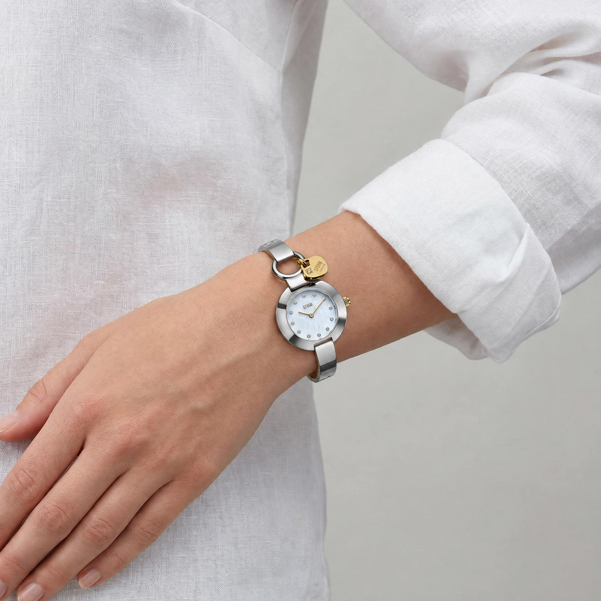 STORMELE WHITE WRIST 03