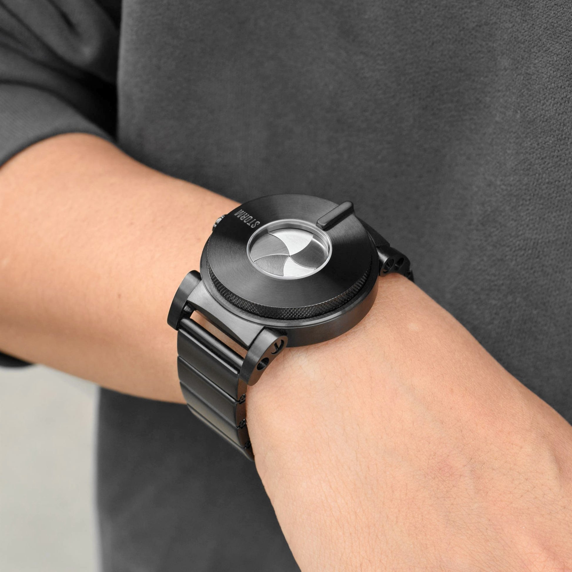 STORM CAMERA V7 WATCH SLATE RED WRIST 2