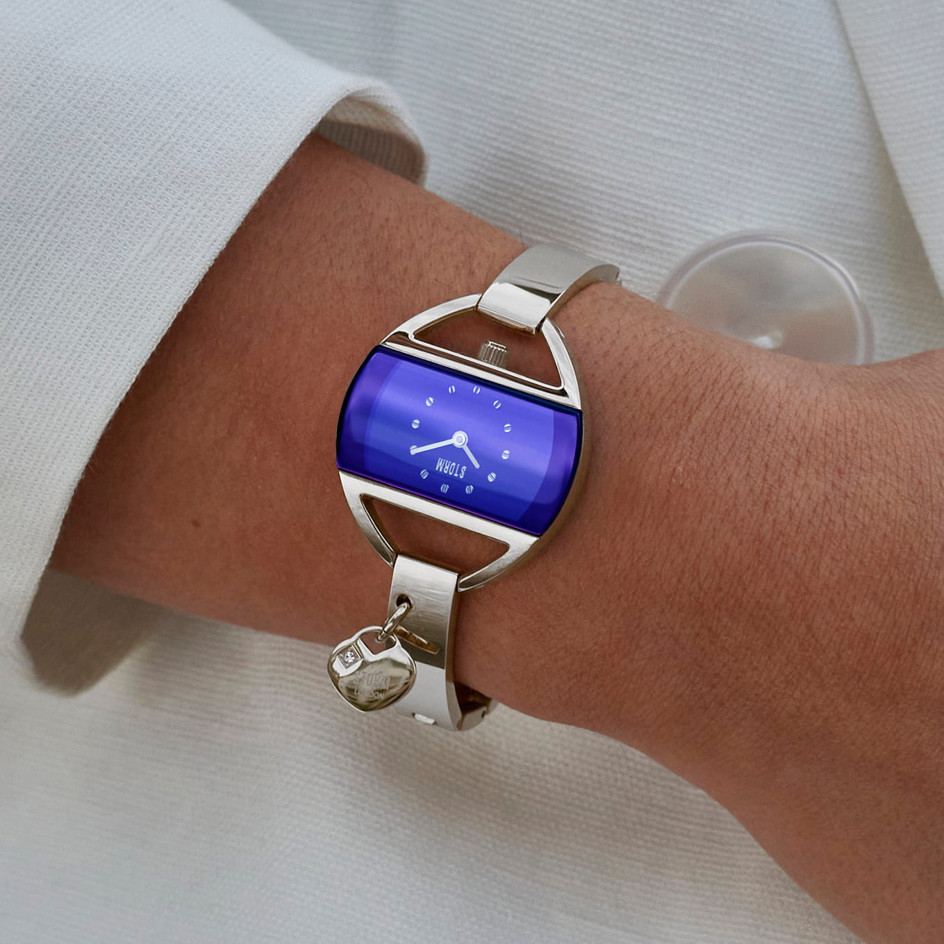 STORM TEMPTRESS CHARM LAZER BLUE WRIST 2