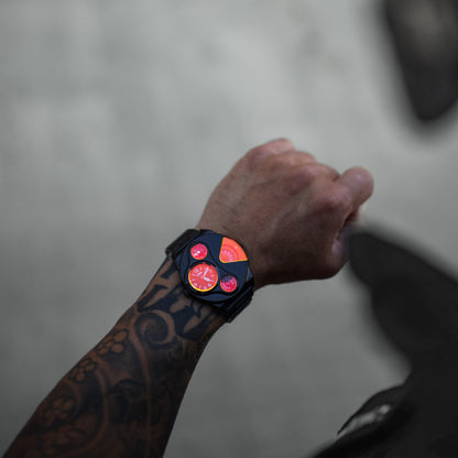 V2 NAVIGATOR SLATE RED LIFESTYLE 3