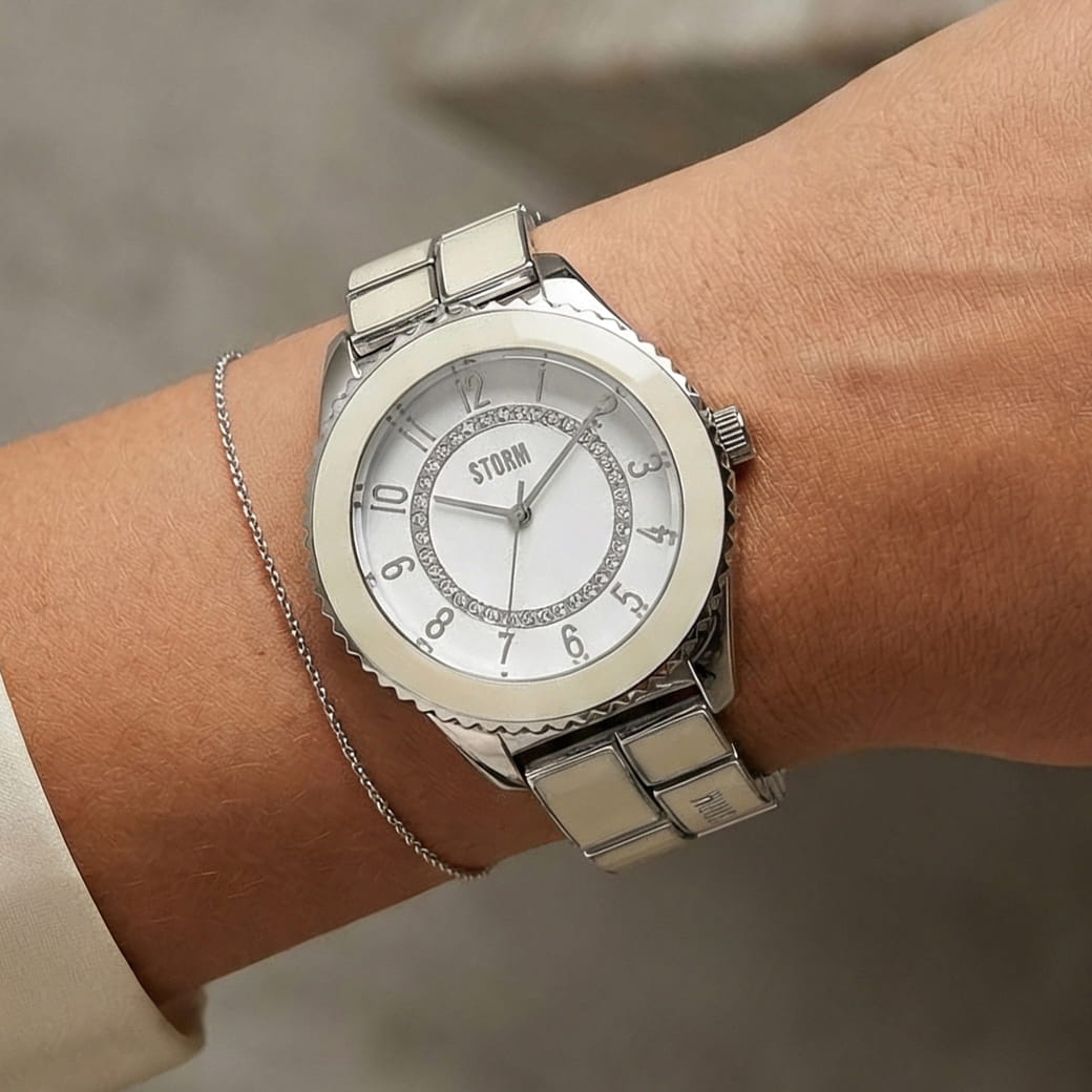 ZARINA WHITE WRIST 2