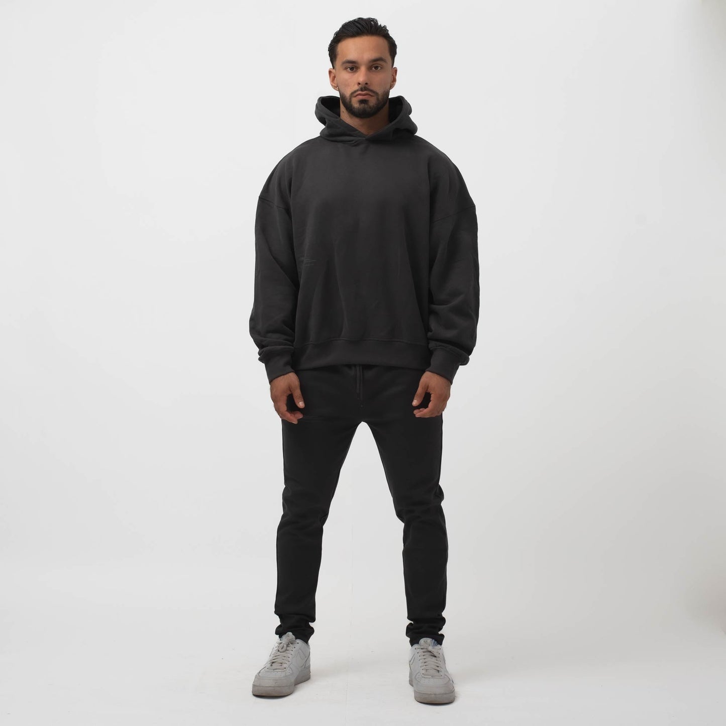 ESSENTIAL FITTED JOGGER SHADOW