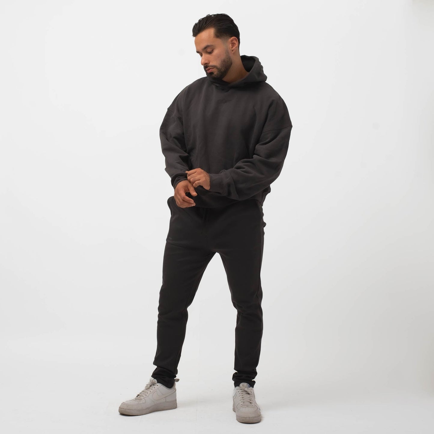 ESSENTIAL FITTED JOGGER SHADOW