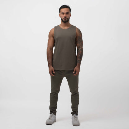 ESSENTIAL FITTED JOGGER OLIVE